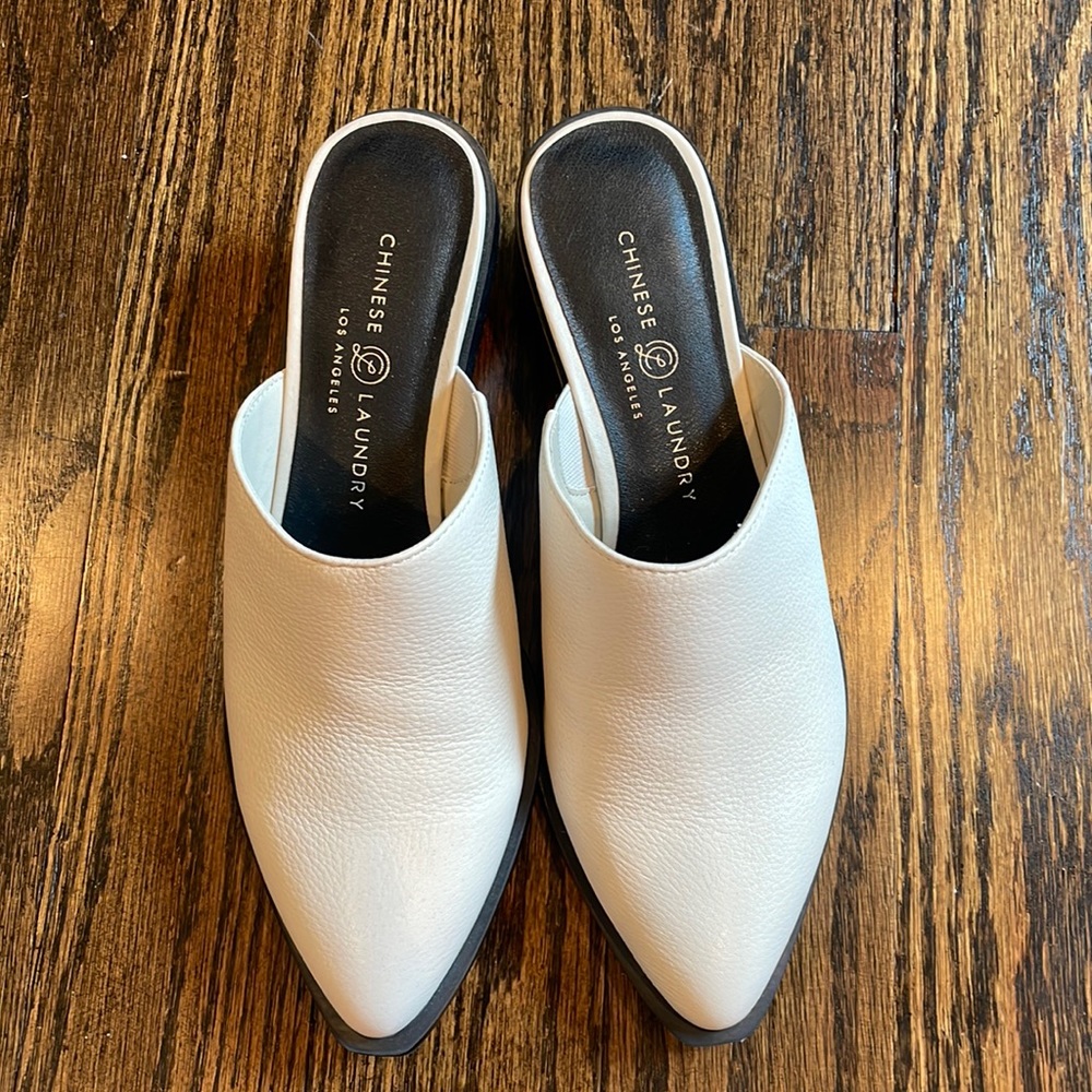 Chinese Laundry slip on pointed toe shoe with small block heel 7.5
